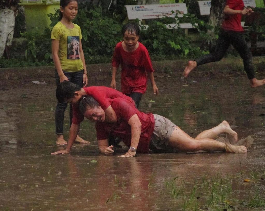 people play wrestling in the rain